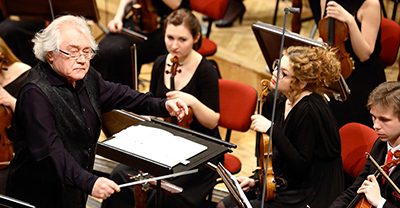 Jerzy Maksymiuk à la tête du jeune Santander Orchestra © Bruno Fidrych